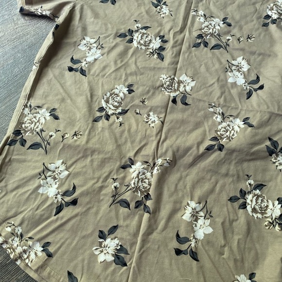 ⚡️Hollister Floral Curved Hem Longline Fit - Picture 9 of 10